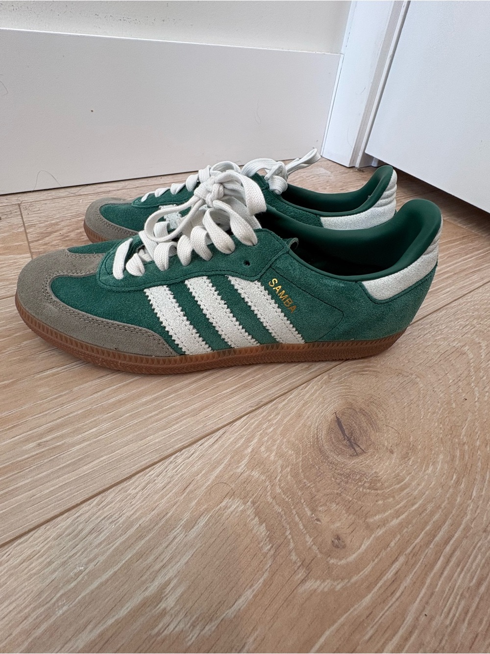 adidas samba Green/White Suede Sneakers never worn size 6.5 men (fits like 8W)